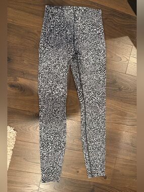 Lululemon InStill High-Rise Tight 25” Warped Grain Alpine White Black Size 4